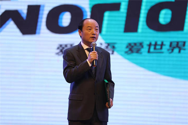 人工智能口语学习语伴"鲸小爱"首度亮相